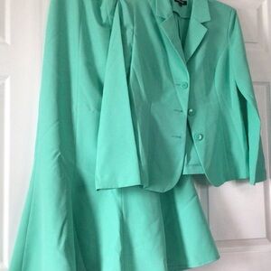 Metrostyle Mint Green Skirt Set